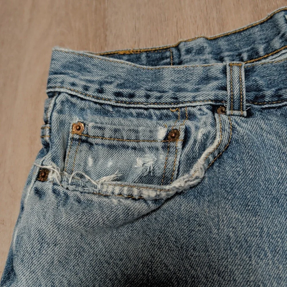 Vintage Levis 560 Comfort Fit Men 38x9 Denim Jean Shorts Light Wash Cutoff Jorts